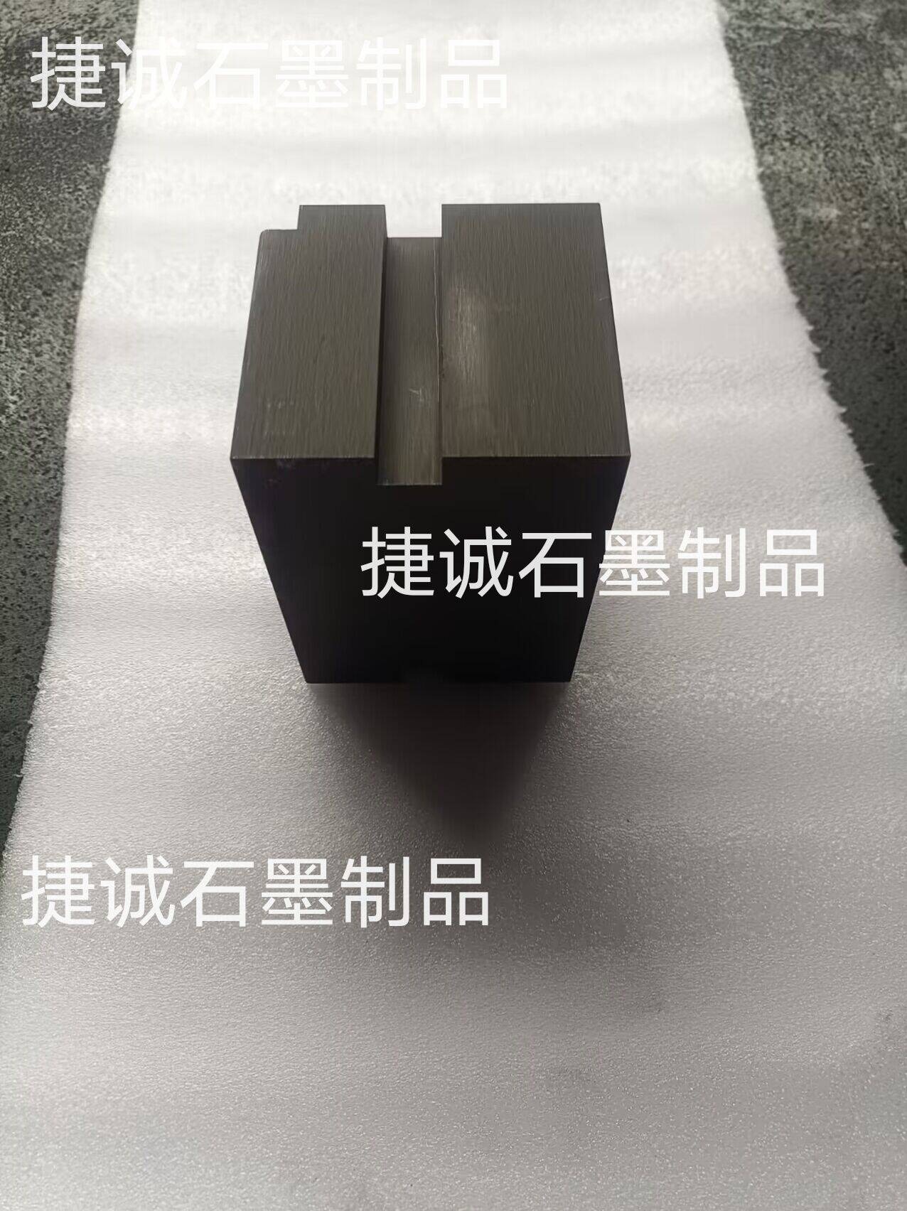 抗氧化石墨塊，軟連接石墨塊，中頻點(diǎn)焊機(jī)銅排和鋁排釬焊，銅排和鋁排釬焊石墨塊，銅排軟連接石墨塊，高分子擴(kuò)散焊機(jī)石墨電極塊，軟連接石墨塊生產(chǎn)廠家