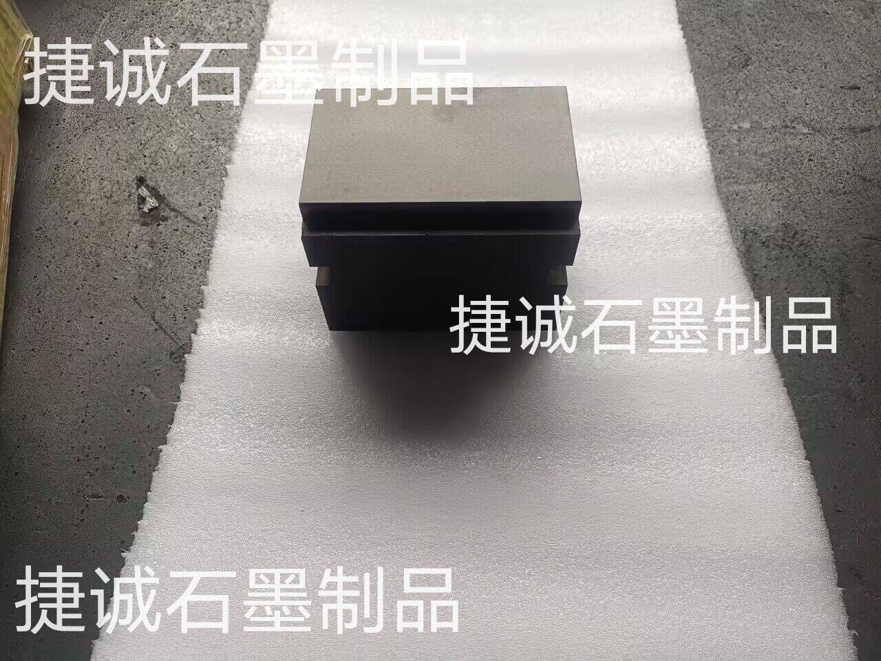 銅排軟連接碳?jí)K，軟連接石墨塊，銅排軟連接石墨塊，軟連接石墨電極，軟連接石墨塊加工，抗氧化石墨塊，高分子擴(kuò)散焊接石墨電極，軟連接石墨塊加工廠(chǎng)，軟連接石墨塊生產(chǎn)廠(chǎng)家